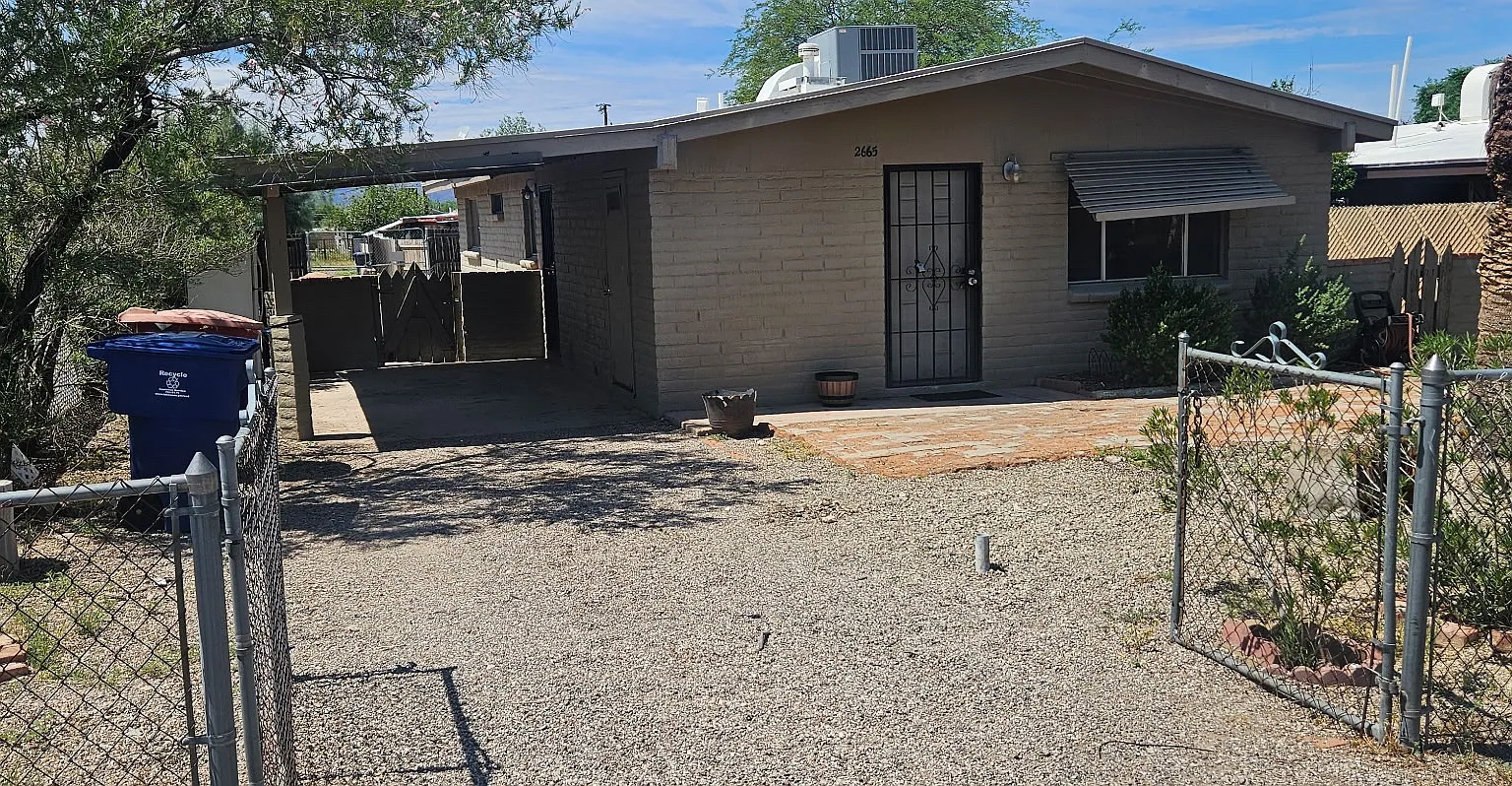 3 bed, 1092 sqft, $1,800 — Photo 1