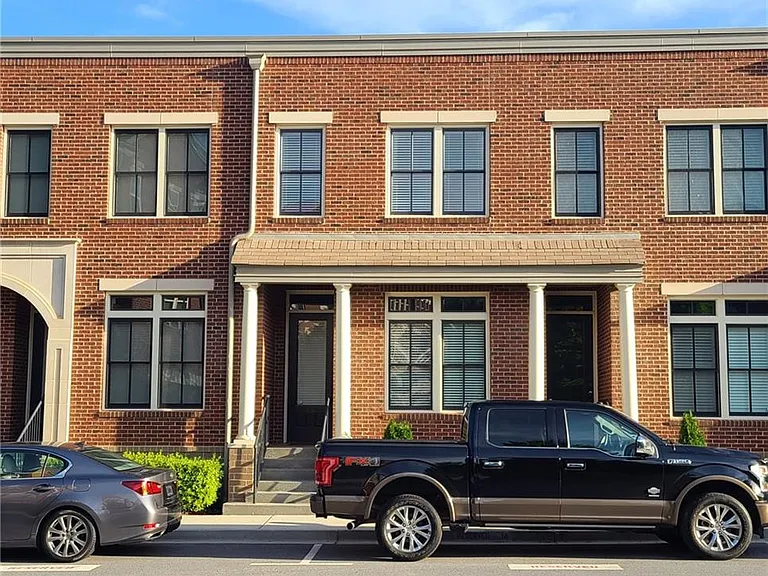 4742 Cypress Cmns — Photo 1