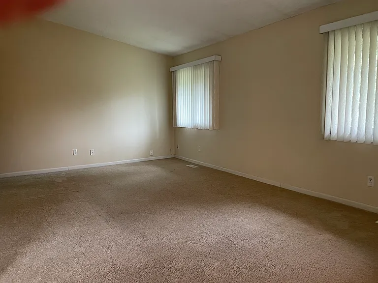 9519 Hartford Cir — Photo 3