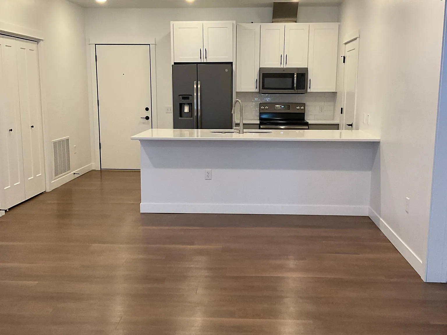2 bed, 1136 sqft, $1,141 — Photo 2