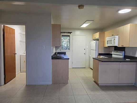 3rd image of 98-924 Noelani St APT A