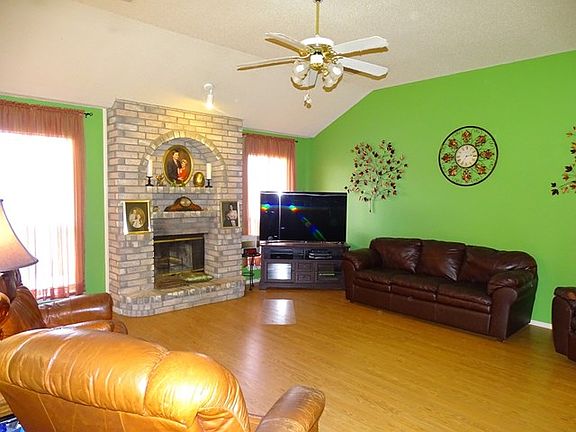 4th image of 20 Saint Marys Cir