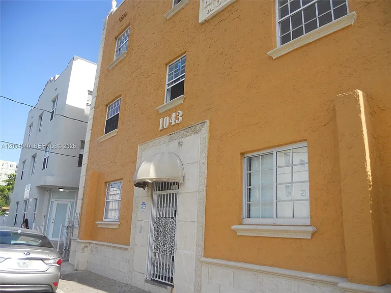 1043 NW 2nd St #9 — Photo 9