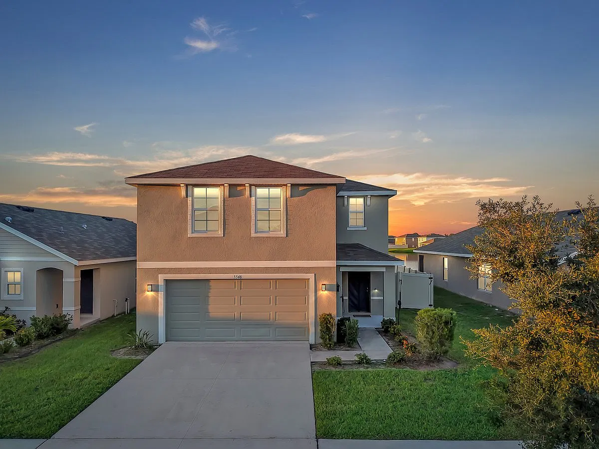 4 bed, 2.5 bath, 2328 sqft, $3,000 — Photo 1