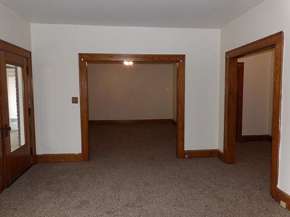 3rd image of 341 N Broadway Ave
