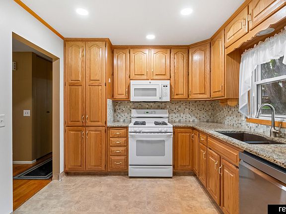 5th image of 9640 Spaulding St