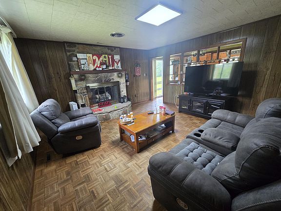 2nd image of 307 Treetop Dr
