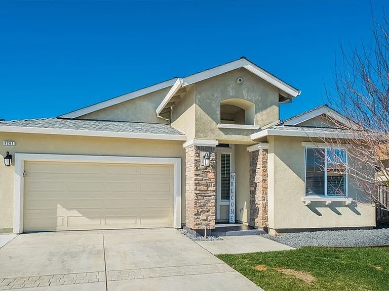 3261 Rogue River Dr — Photo 1