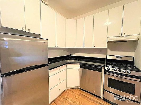 5th image of 510 E 13th St APT 6