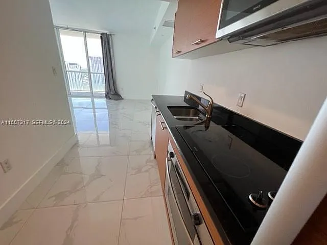 Studio, 567 sqft, $2,495 — Photo 3