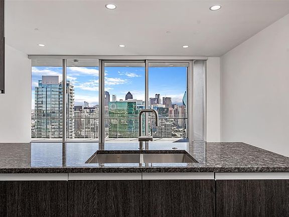 4th image of 3130 N Harwood St APT 2507