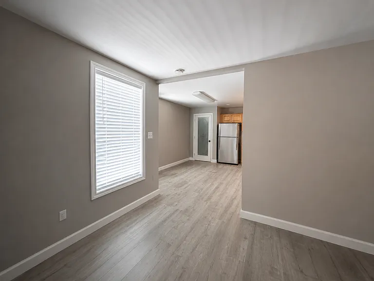 71 1/2 73 Walnut St #101 — Photo 13