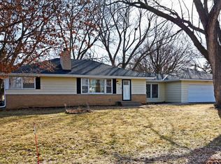 911 Sunnyview Ln, Minnetonka, MN 55305