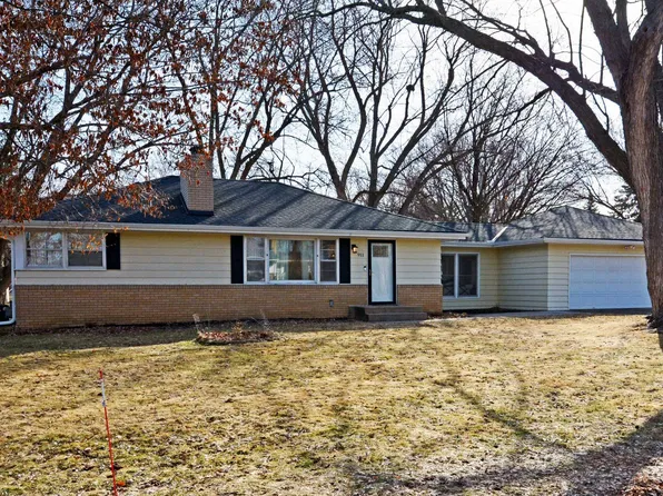 911 Sunnyview Ln, Minnetonka, MN 55305