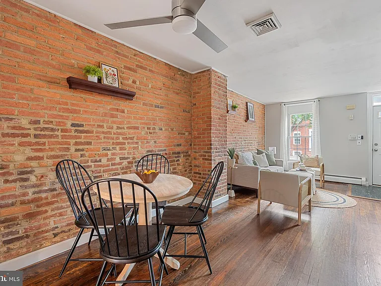 130 E Randall St — Photo 12