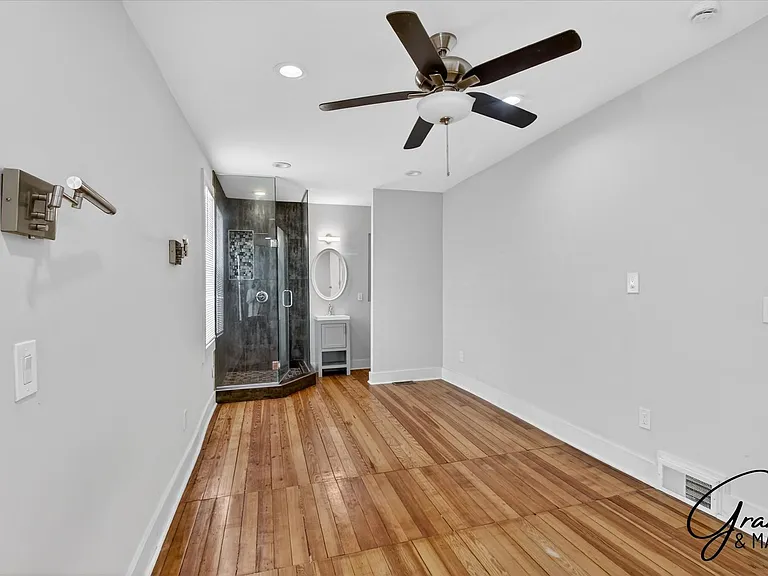 2315 Yemans St — Photo 17