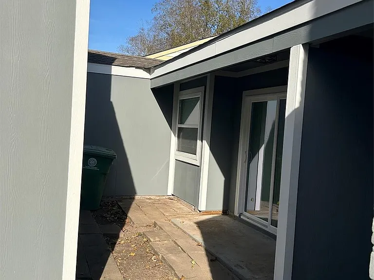 11719 Pender Ln — Photo 2