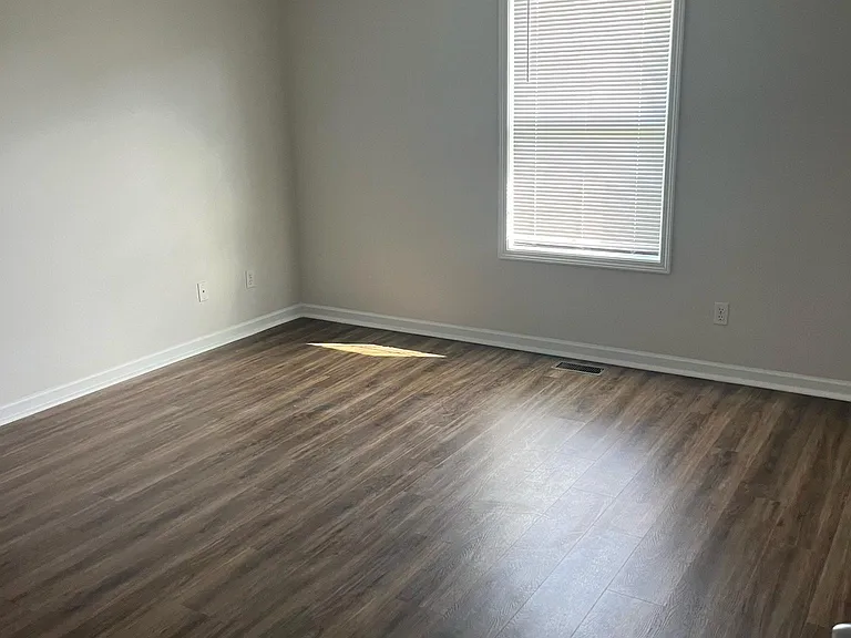 111 Genoa Dr — Photo 9