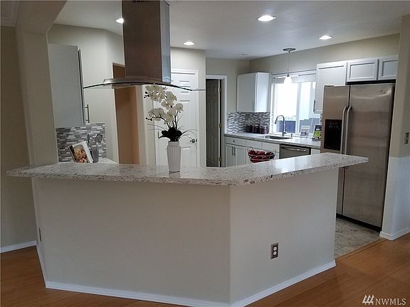 4th image of 922 177th St SW