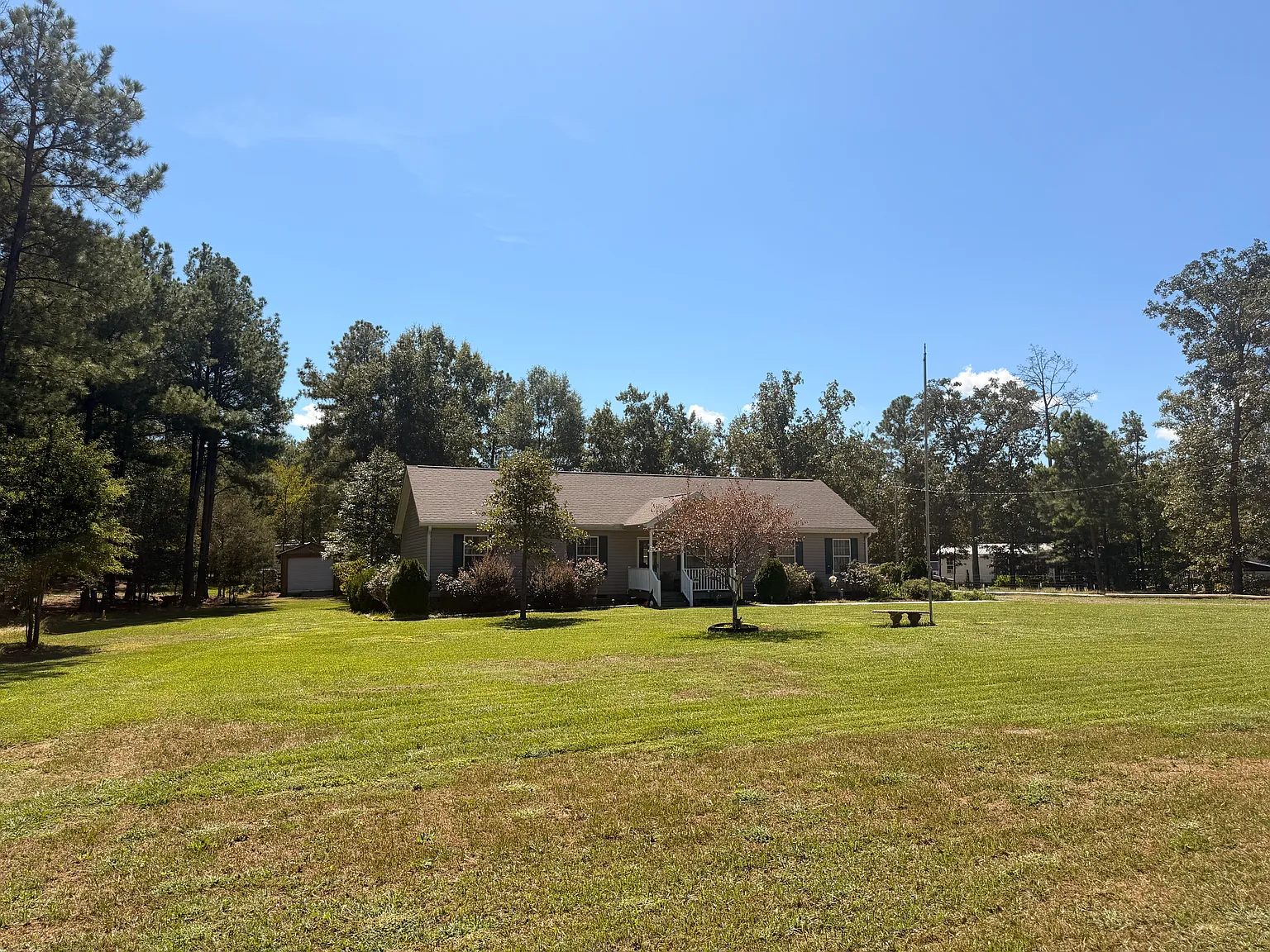 3 bed, 1904 sqft, $2,100 — Photo 2