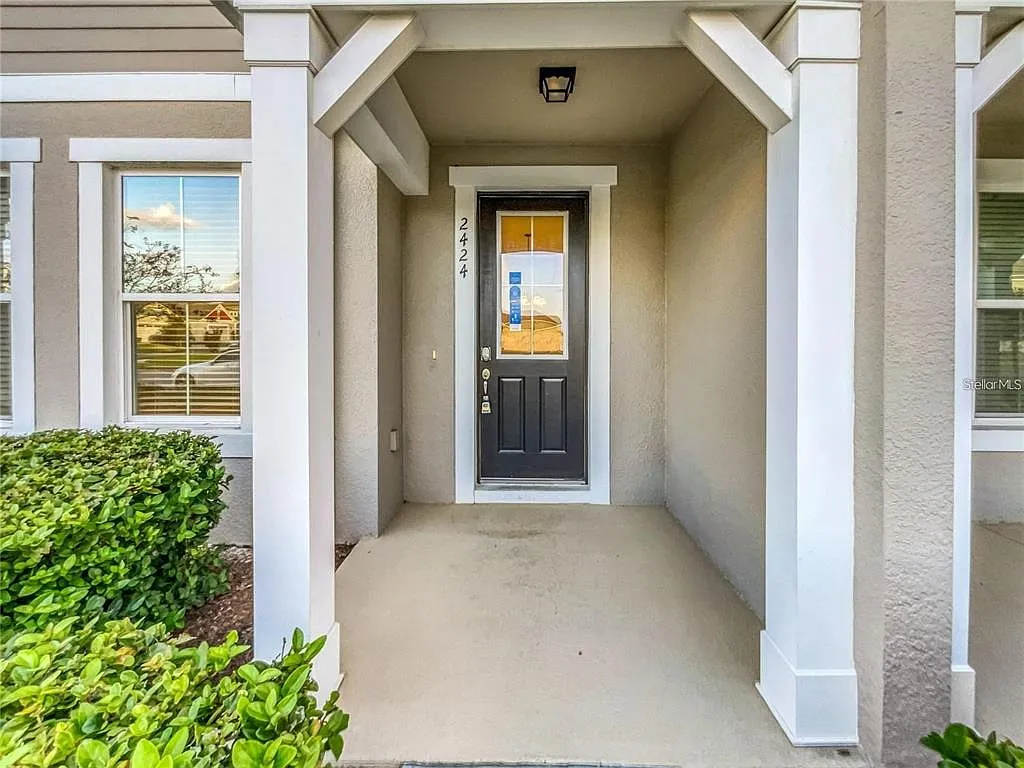 3 bed, 2.5 bath, 1528 sqft, $2,280 — Photo 2