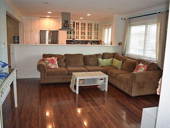 4th image of 1067 W 229th St