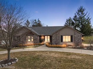17835 Maple Hill Dr, Northville, MI 48168