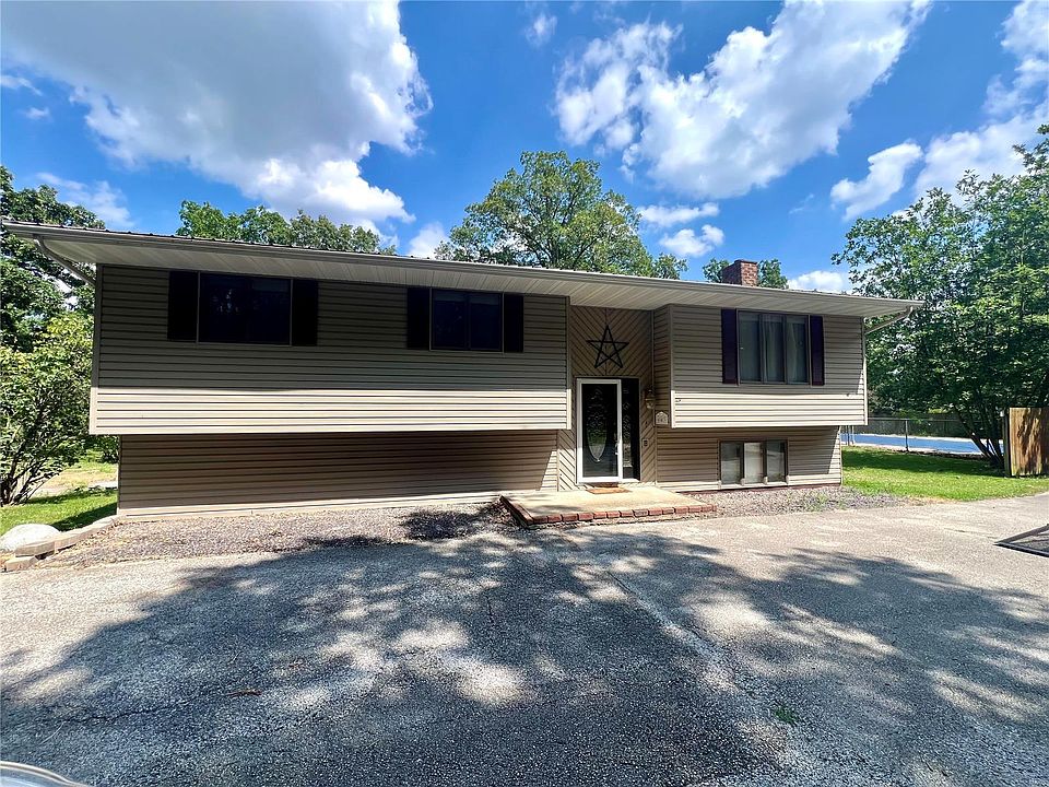 1st image of 643 Woodlawn St
