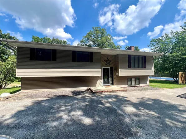 643 Woodlawn St, Hillsboro, IL 62049