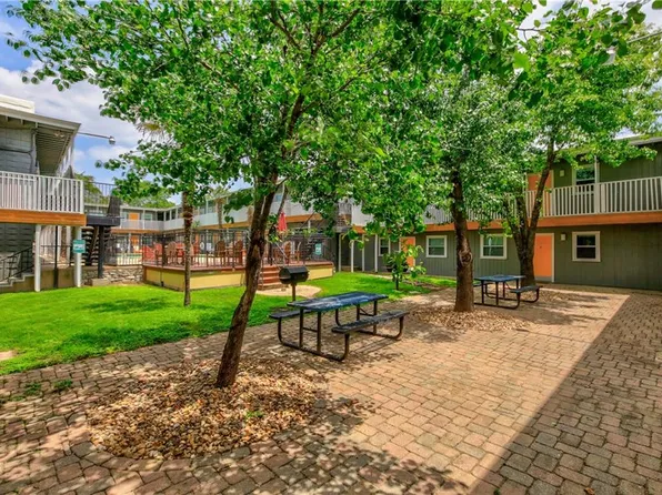 2401 Manor Rd, Austin, TX