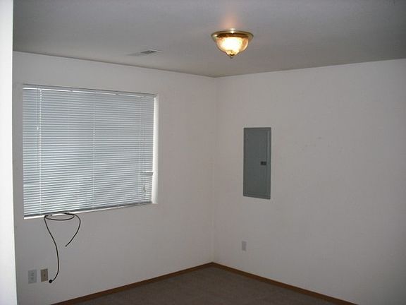 5th image of 16219 Curry Ct SE