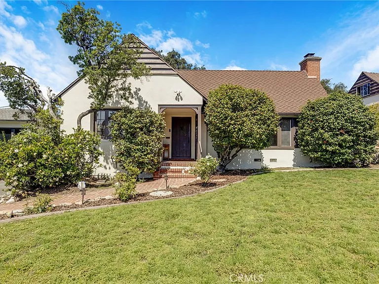 2151 N Altadena Dr — Photo 1
