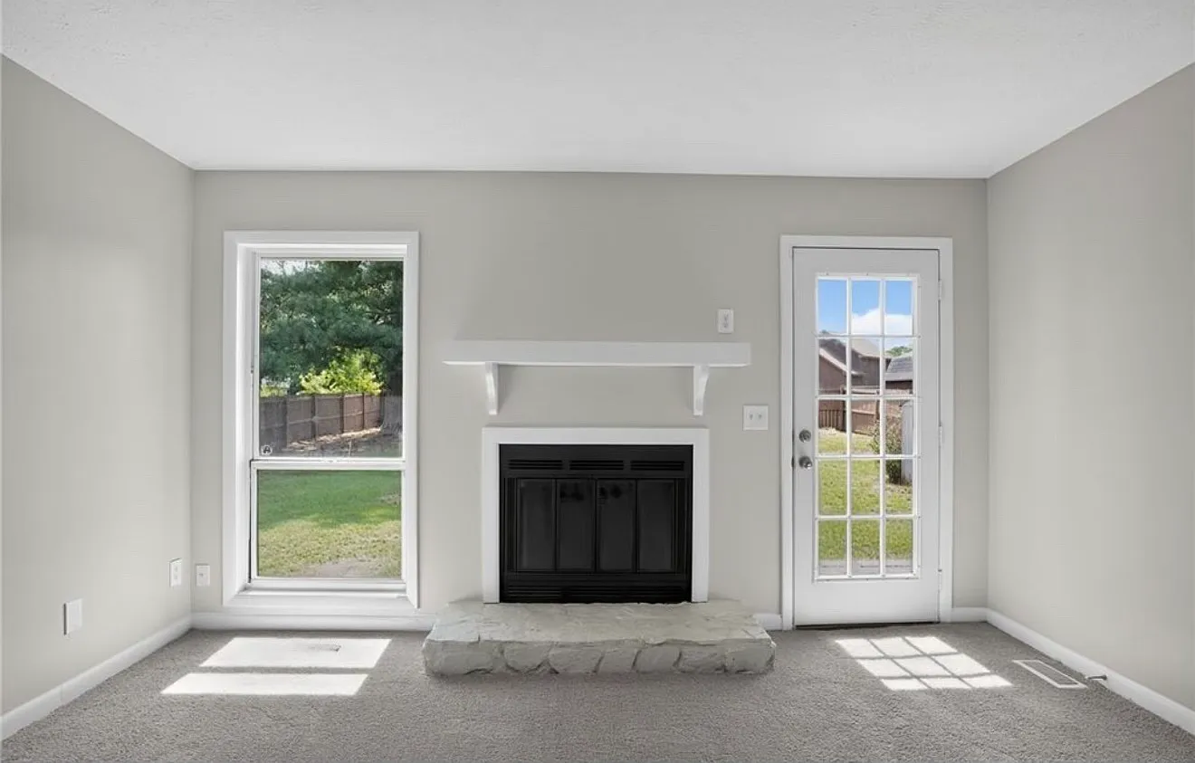 3 bed, 1151 sqft, $1,620 — Photo 2