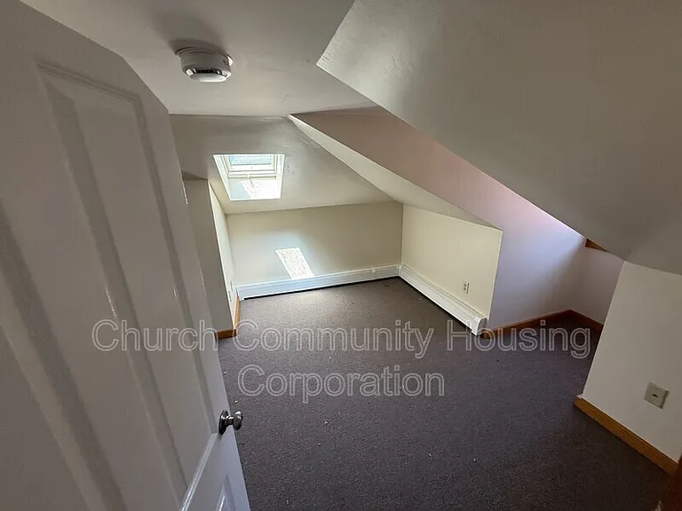 171 Conanicus Ave #D — Photo 11
