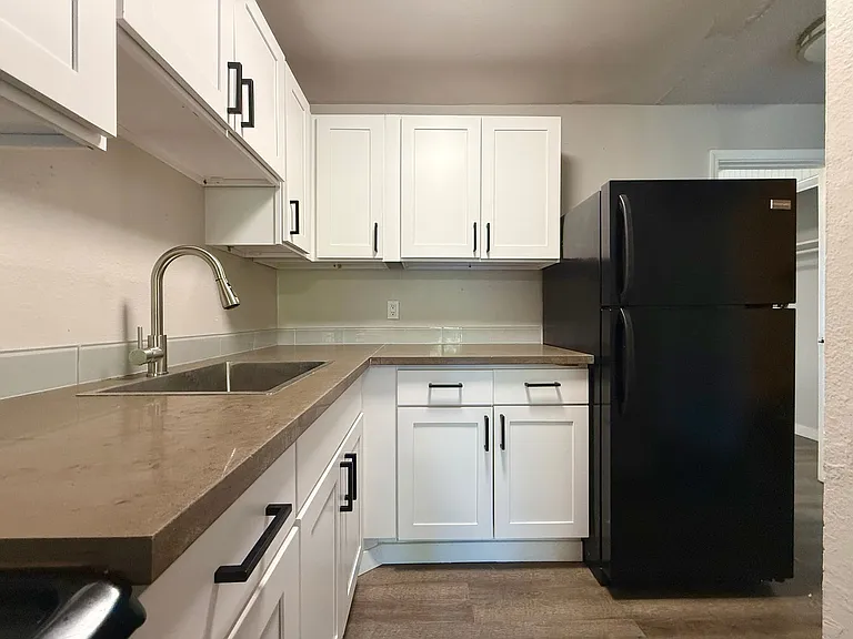 1004 S Cloverdale St — Photo 5