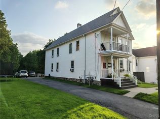 12 Chestnut St, New York Mills, NY 13417