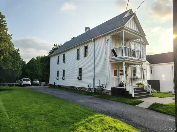 12 Chestnut St, New York Mills, NY 13417