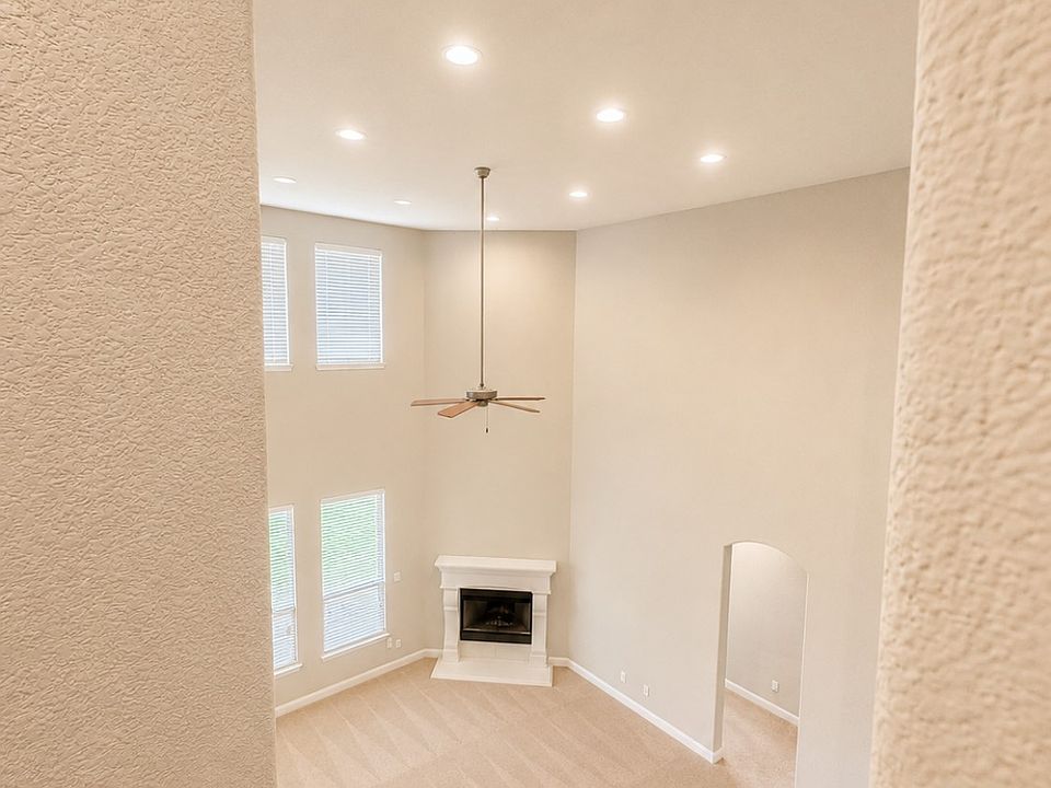 1st image of 2818 Twin Ridge Dr