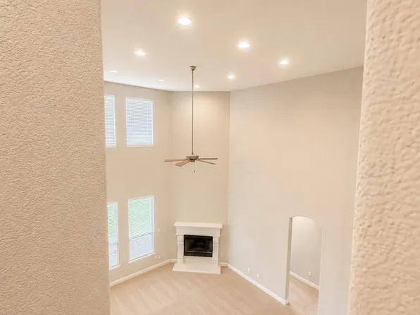 2818 Twin Ridge Dr, Arlington, TX 76001