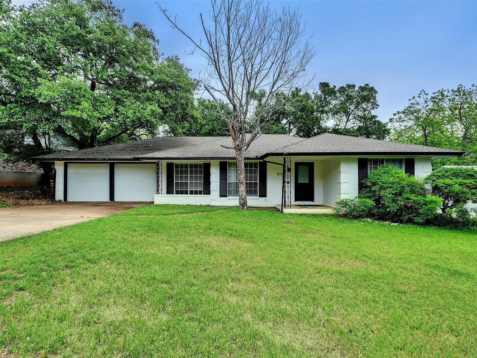 4 bed, 2.0 bath, 1662 sqft, $4,000 — Photo 1
