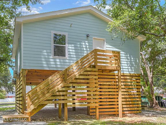 3rd image of 3212 Argentina St