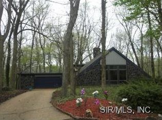 2 Hickory Dr, Highland, IL 62249