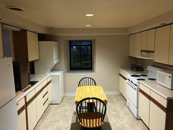 5th image of 704 Penn St #9