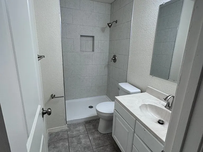 407 W Tilden St — Photo 6