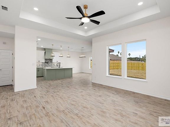 4th image of 414 Janet Cir N