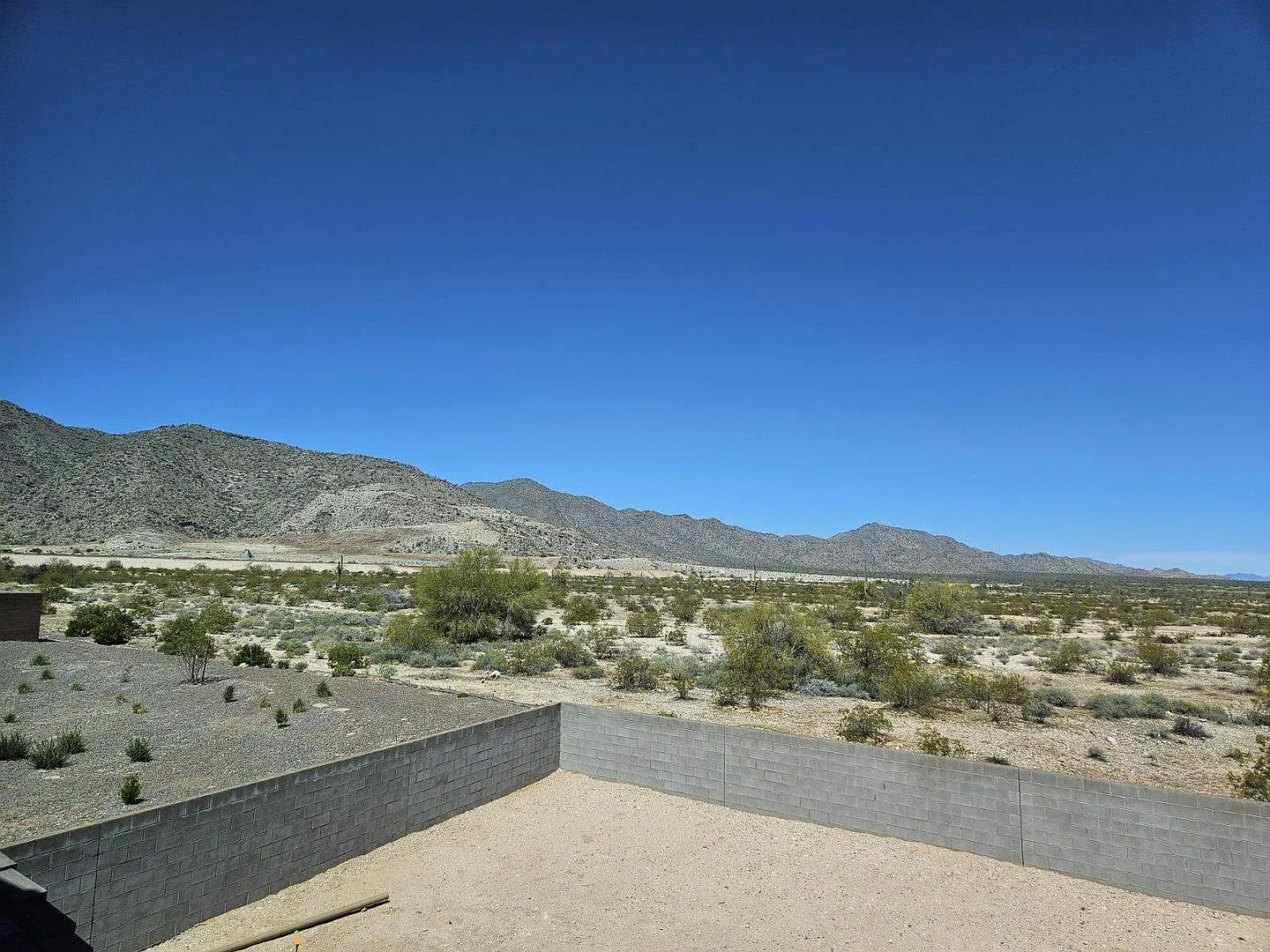 4 bed, 2.5 bath, 2338 sqft, $2,400 — Photo 2