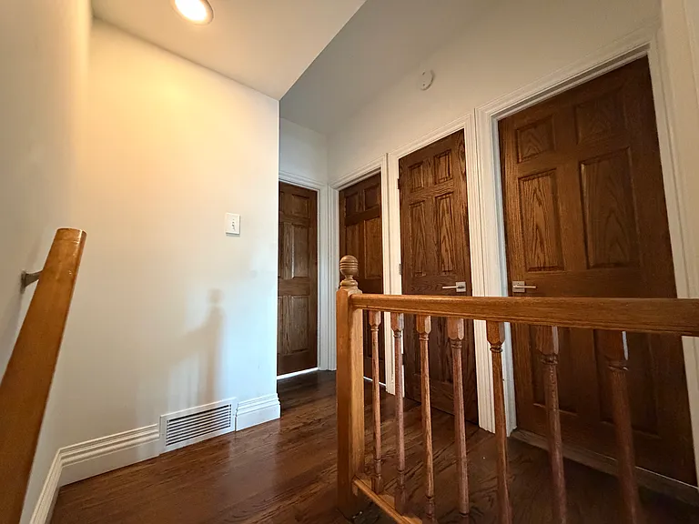 349 Mary St — Photo 8