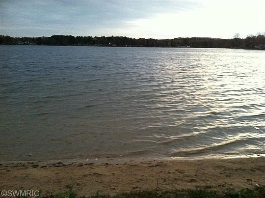 2nd image of 16053 Pretty Lake Dr