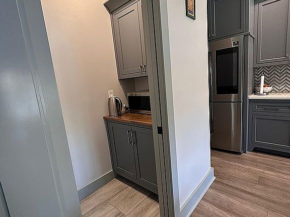 3rd image of 202 Oak Brook Dr