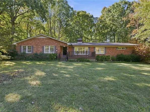 5704 Kings Ct, Pleasant Garden, NC 27313